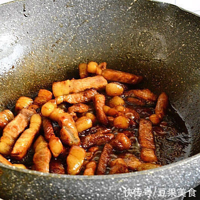 这道红烧肉烧芋头，分分钟光盘