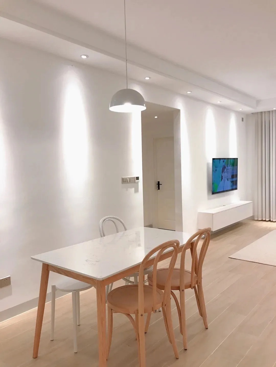 背景墙|马上搬新家了,全屋大白墙被说是贫穷风,我却觉得整洁干净很舒适