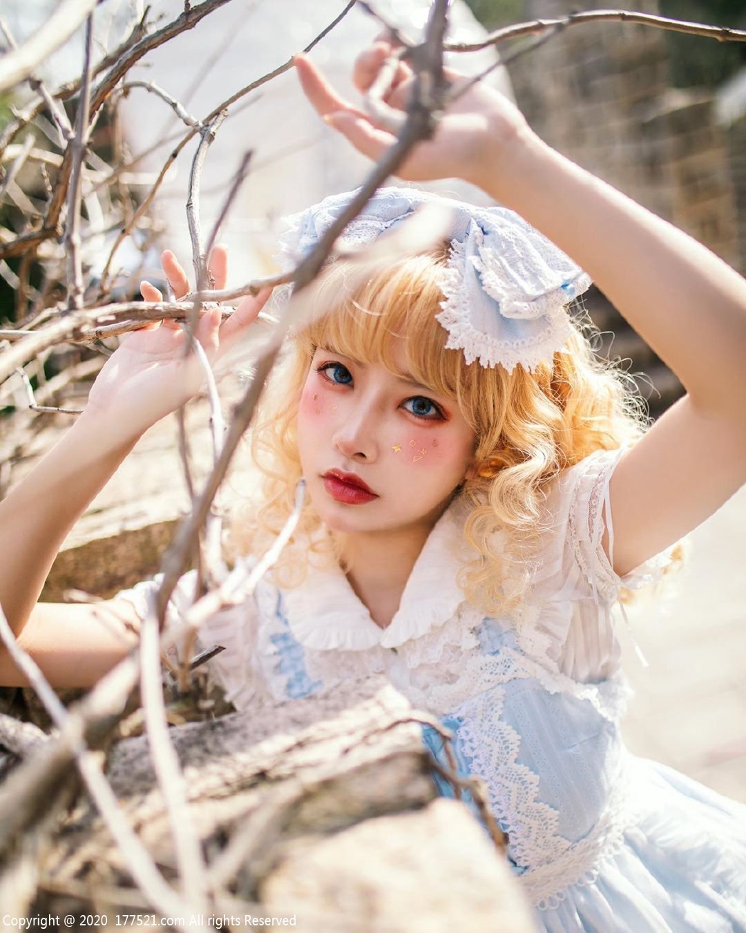 水汪|稚气Cosplay水汪大眼甜笑露小虎牙,超萌让老司机也无法招架!