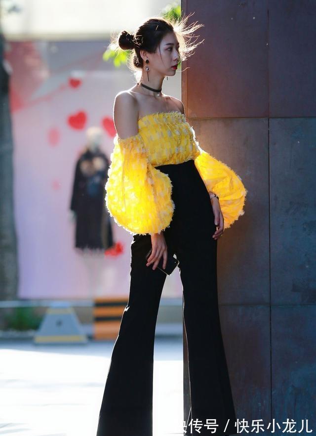 半身裤 白色美背吊带搭配蓝色复古打底裤,让人眼前一亮,简约时尚