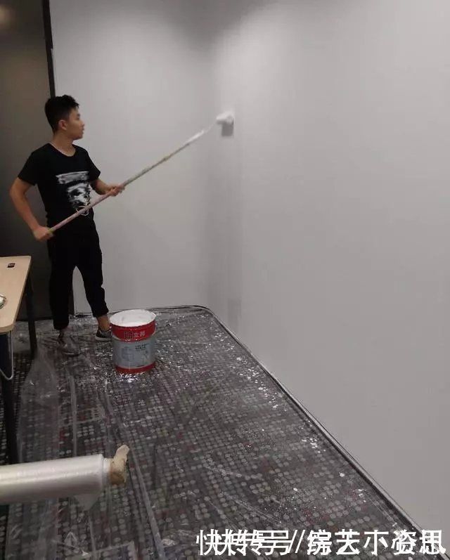 无气喷涂|墙面乳胶漆，“喷涂”好还是“滚涂”好？很多工人做错了，被坑了