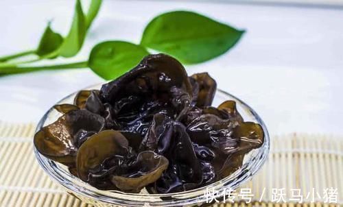 女人|子宫干净人年轻,多吃5种食物,清理子宫垃圾,远离妇科病