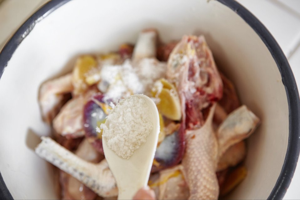 炖鸡时多做2步，比直接炖或先焯水更好吃，鸡肉软烂鲜香还不腥