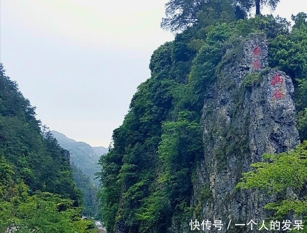 惊险！淳安的一个神奇小村，这里的房屋都挂在悬崖石壁上