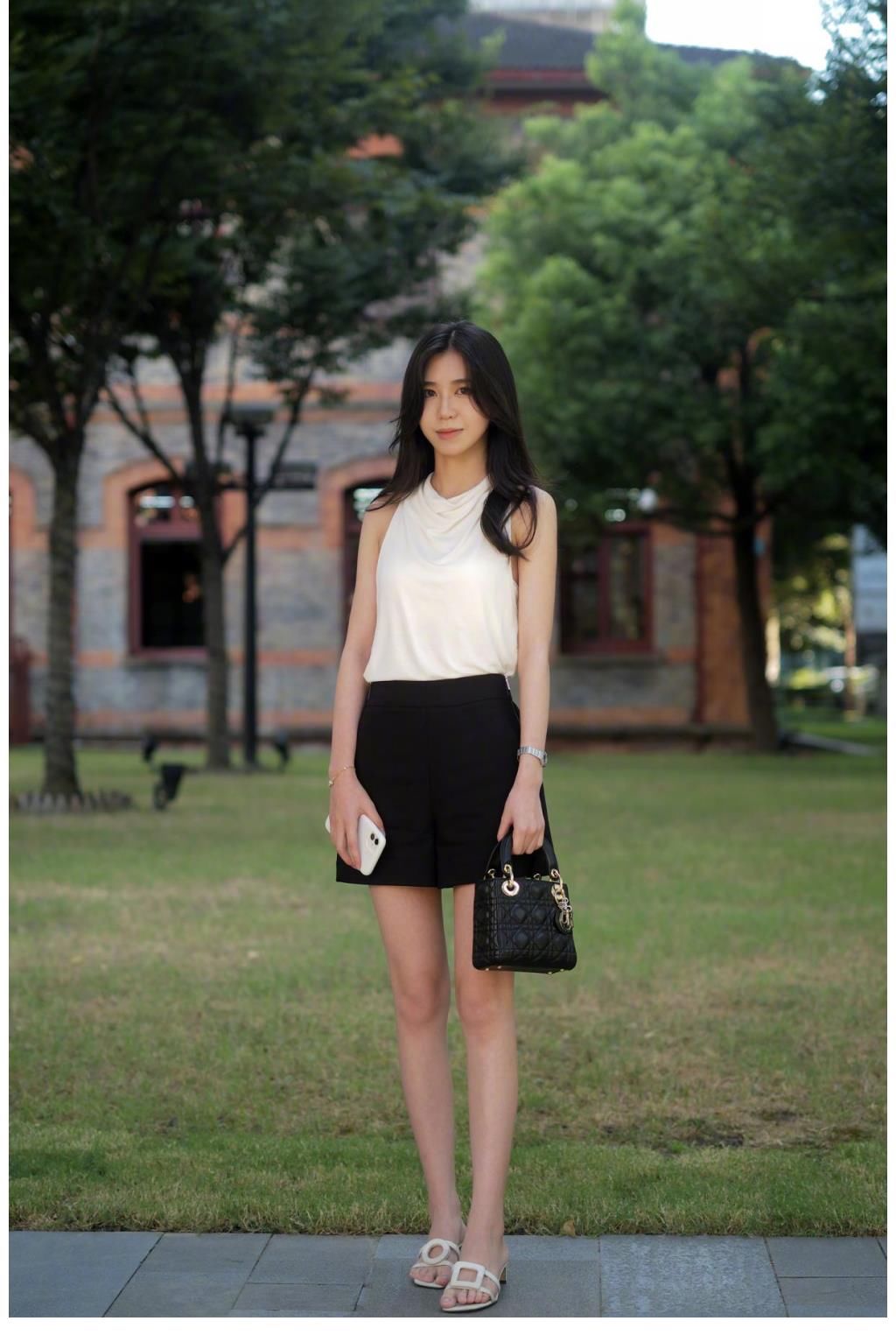 穿搭|鞋子不要瞎买，有这几双“拖鞋”就够了，舒适洋气又百搭，很实穿