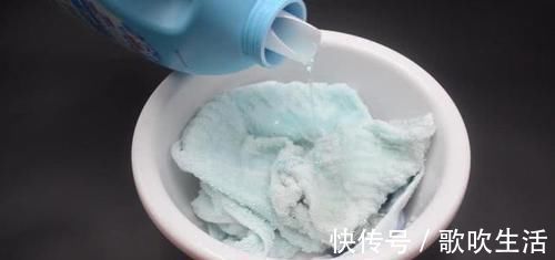 脸盆|不管毛巾有多脏,简单一个清洗方法,毛巾立马焕然一新,赶紧试试