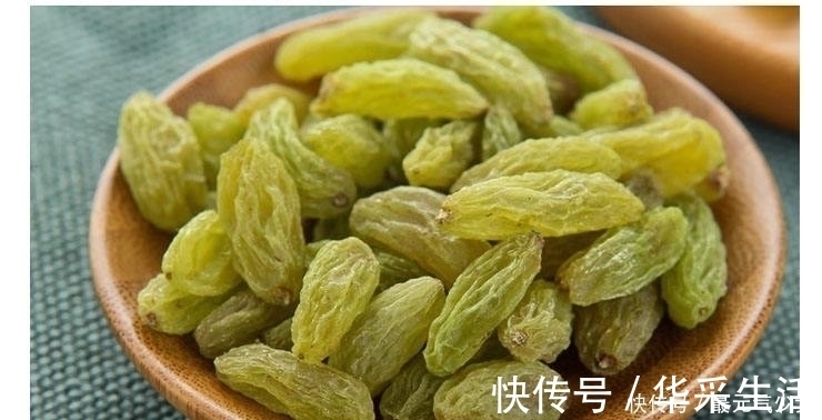 红润|葡萄干和它泡在一起，每天喝一杯，睡得好，气血足了，皮肤更红润