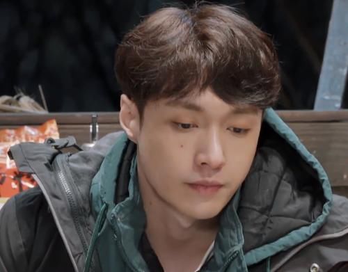 张艺兴|张艺兴录制《向往5》做私事导致晚睡晚起,是敬业?还是失德?