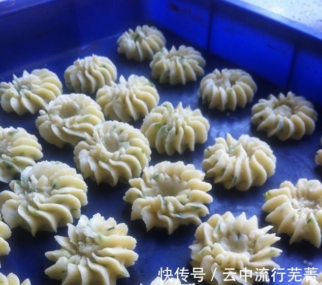 咸甜|咸甜相交的香葱曲奇，葱香浓郁、做法简单，换一种口味尝尝吧！