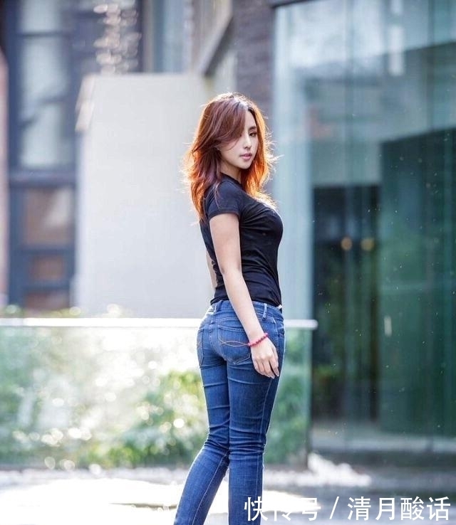 时尚牛仔裤美女,穿出优雅造型,女神气十足