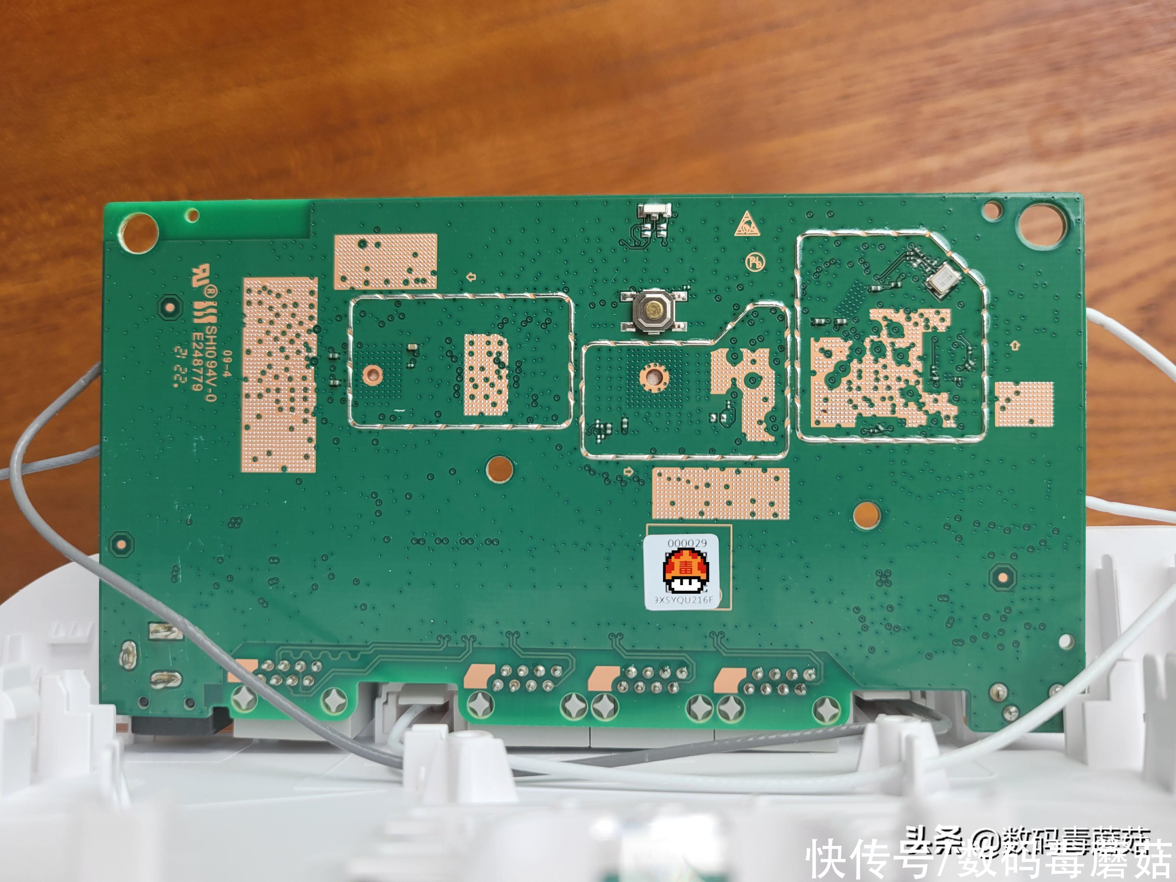 拆机|升级WiFi6，信号全覆盖——荣耀路由3 SE拆机报告
