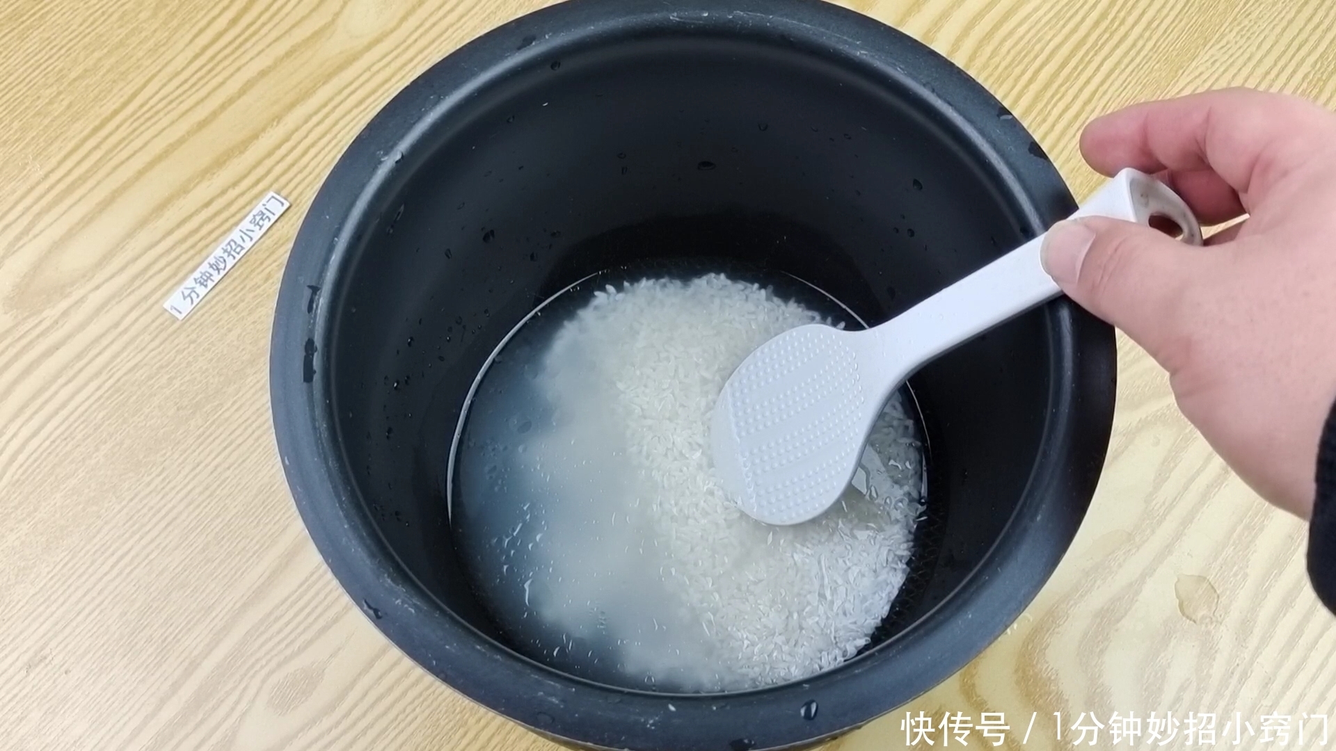 蒸米饭,万万不可直接加水!多加这步,米饭松软香甜,超好吃