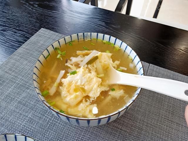 香菇酱汁淋豆腐|好吃绝了!午餐4个菜,个个喜欢全光盘,网友:家里有矿吗?