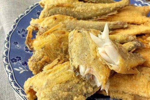 炸小黄鱼时，大厨说多加这两样东西，小黄鱼又酥又脆，还没有腥味