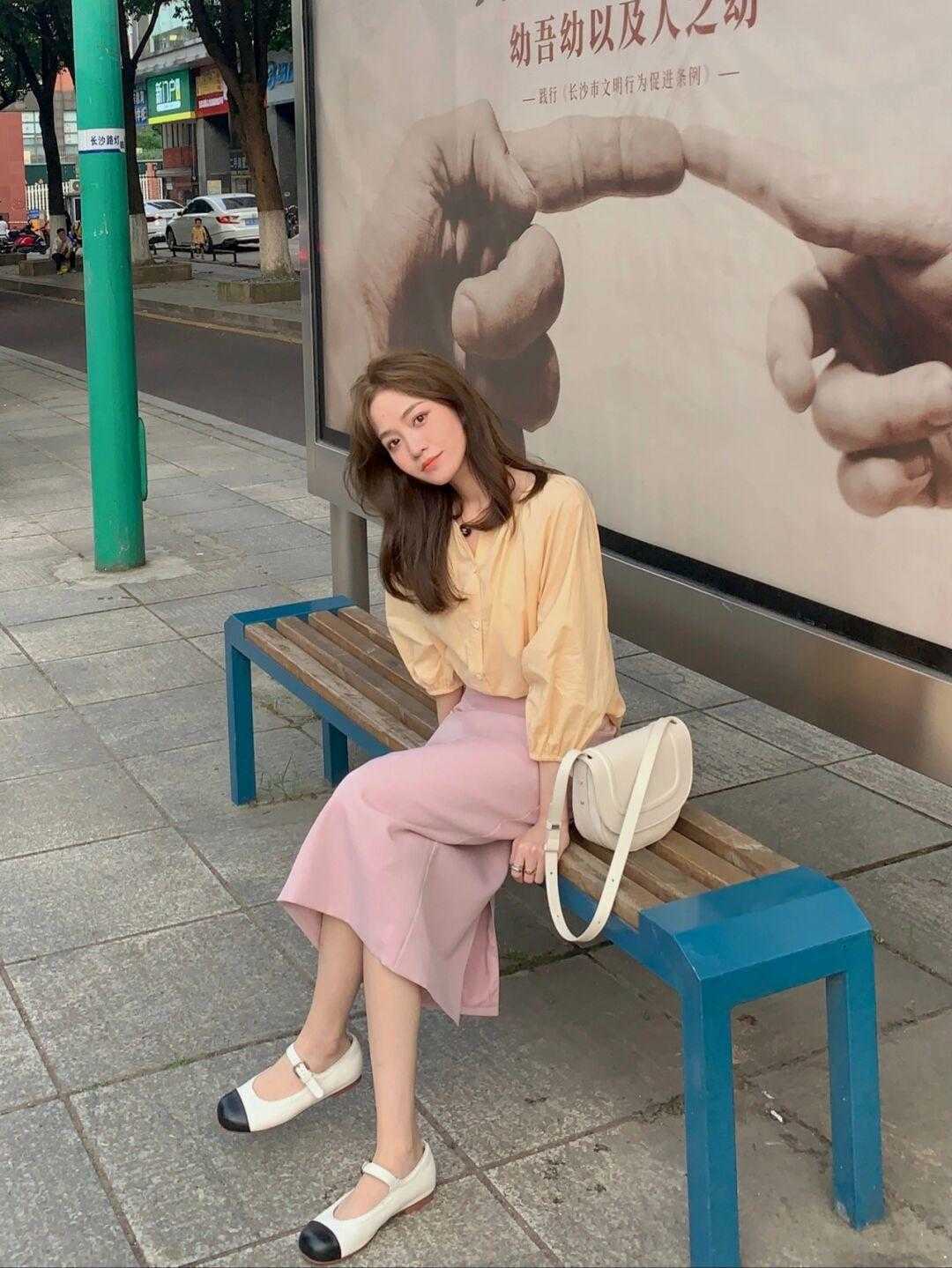 韩系|25到30岁的女生,多试试韩系少女风穿搭,清新浪漫又有格调