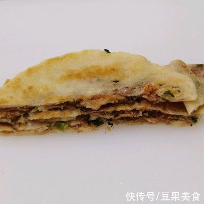 馅饼|#夏日开胃餐#10分钟快手早餐之薄皮大馅饼