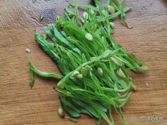 素炒扁豆|这菜越吃越香，比肉菜都下饭，简单易做清爽不油腻，夏天适合多吃