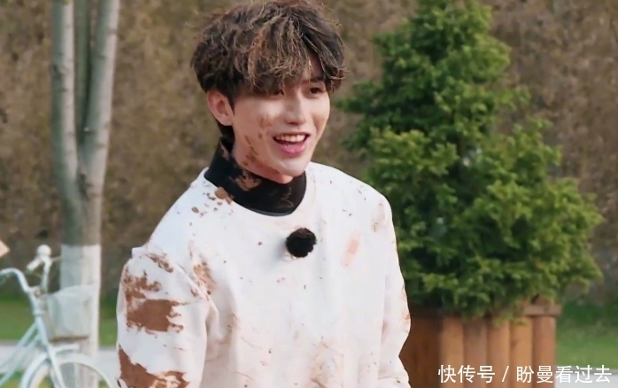 跑男 《跑男》泥潭游戏:baby2次被袭击正脸,宋雨琦满嘴都是泥