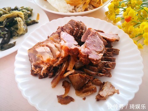 晒70后空巢中年人的午餐，1个人吃饭也不糊弄，网友精致的男人