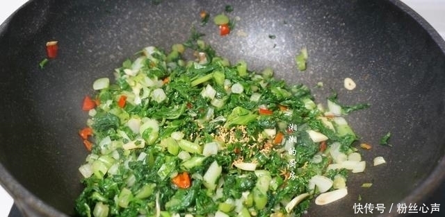 叶子|菜地里捡了2把叶子,富含膳食纤维,焯水一炒,简单营养又解馋