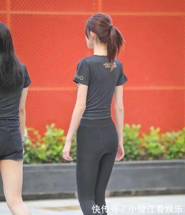 搭配|凹凸紧致的连衣裙美女，装扮才能显得优雅精致，懒散随意