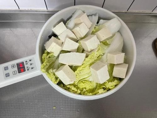 金针菇|天热没胃口，试试这道菜，不炒不炸无油烟，酸辣过瘾，8分钟搞定