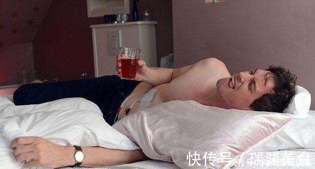 男子|男子体验女性分娩之痛, 看表情就知道有多痛