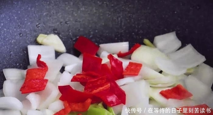  美味|分享一款美味的洋葱炒肉片，荤素搭配，肉嫩鲜香，孩子爱吃的菜肴