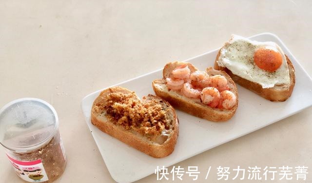 早餐吃一份开放式法棍，外脆里软，越嚼越香！