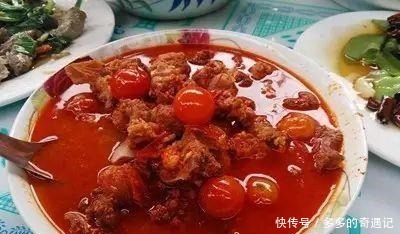  腊月腌腊肉火腿、骨头鲊、烟熏肉、酸肉、爆腌肉……