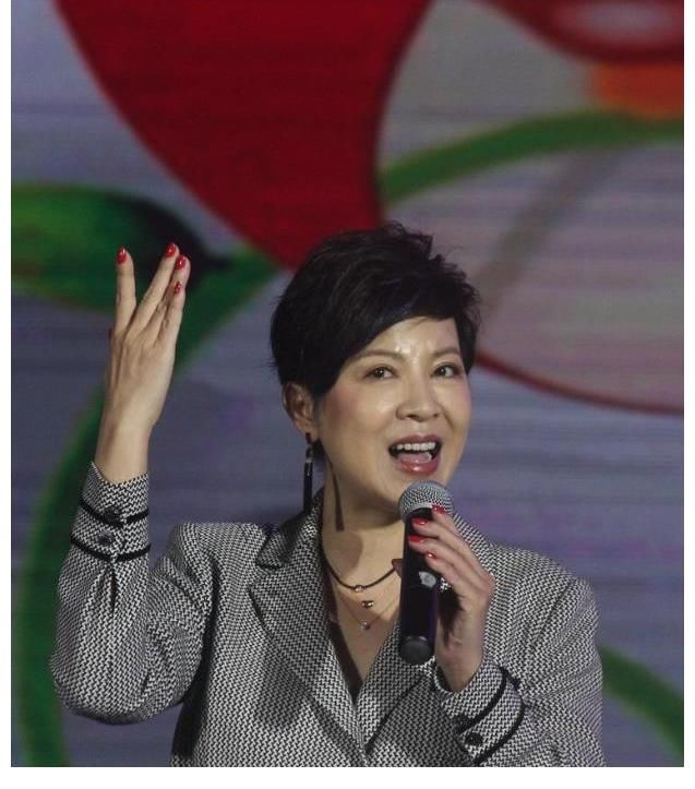黄土高坡|她22岁成为国家一级演员，吐槽春晚盒饭难吃，倪萍1句话让她闭嘴