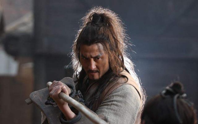 洪教头败给林冲,实属犯了三个低级错误