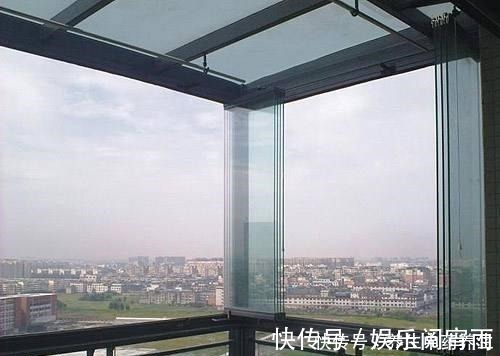 玻璃|封阳台不要傻傻用铝合金窗了,聪明人更爱装这种代替,后悔才发现!