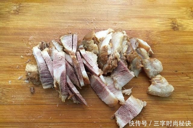 冬天就馋妈妈这碗面,进屋就能闻到香,连吃两碗才过瘾