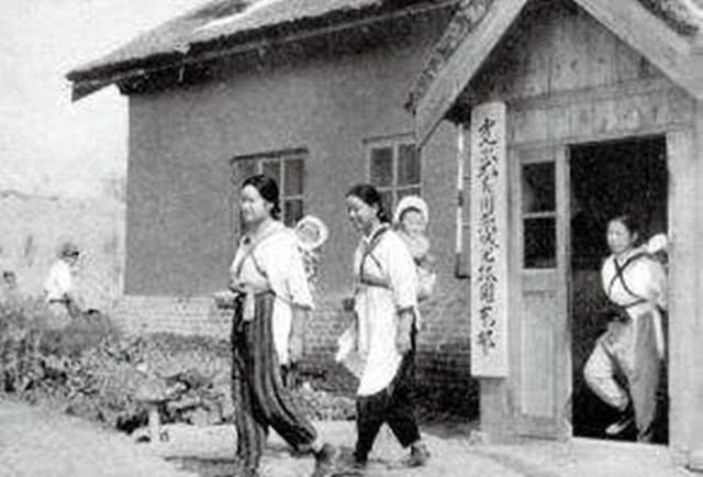 留华|日本投降后,几十万侨民滞留中国东北,大量日本女人留华生子