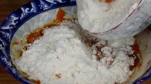 早餐|南瓜学会这样做，早餐再也不发愁，外面买不到，比油条还香