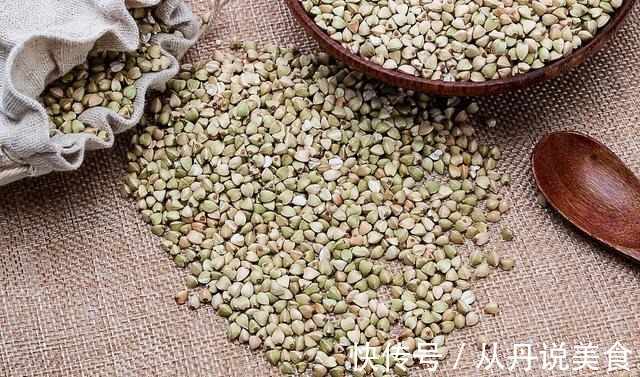 血脂|牛奶会加重高血脂医生若想降脂,吃2物,喝3水,血管或变干净