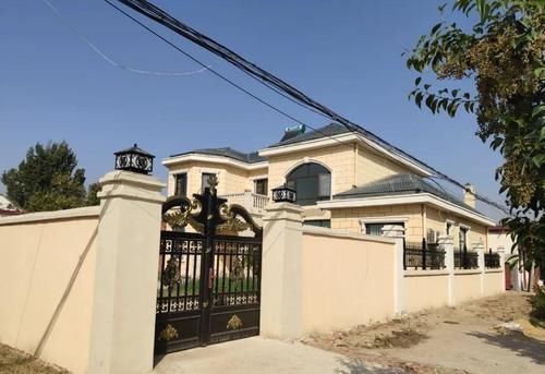 区别|两套面宽8米的农村二层别墅,一套3室一厅,一套5室1厅,区别在哪