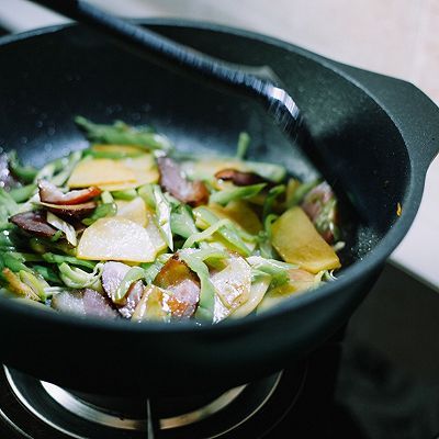 土豆|青椒腊肉炒土豆片