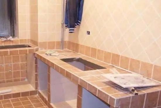 橱柜|还好当年听了装修工的一句劝,我家橱柜5年没有发霉过,太厉害了