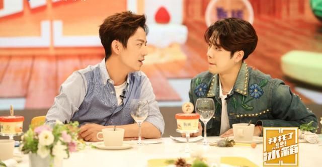 聊天记录 拜托了冰箱将录,王嘉尔给工作室放假,粉丝指责这群人拖后腿