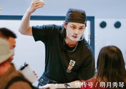 尹正|秦霄贤尹正争抢徐艺洋,为获美女芳心不惜兄弟决裂,网友:有那么好?