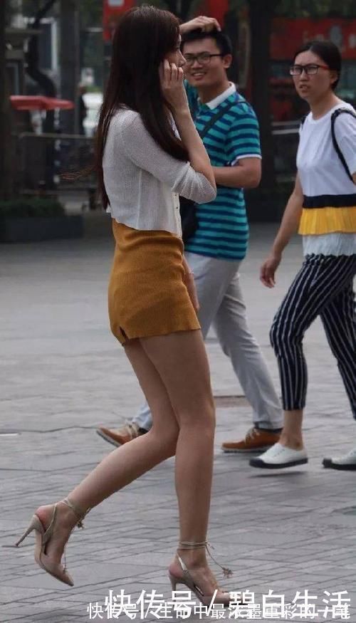 尖头|美女脚上搭配一双尖头高跟鞋,带有绑带的设计,看上去更加的优雅