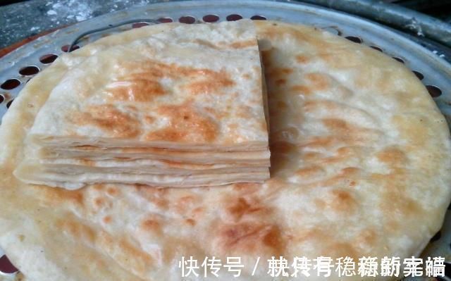 烙饼和面的时候先加水还是先加油？都不对！这才是正确做法