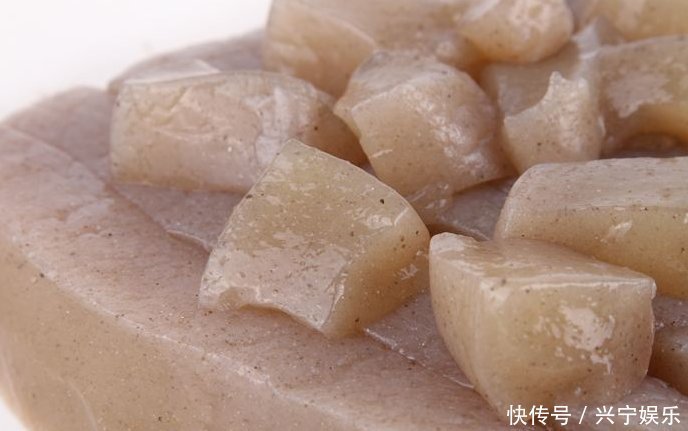 腊肠是个好食材,和魔芋一起炒,麻辣鲜香很是下饭