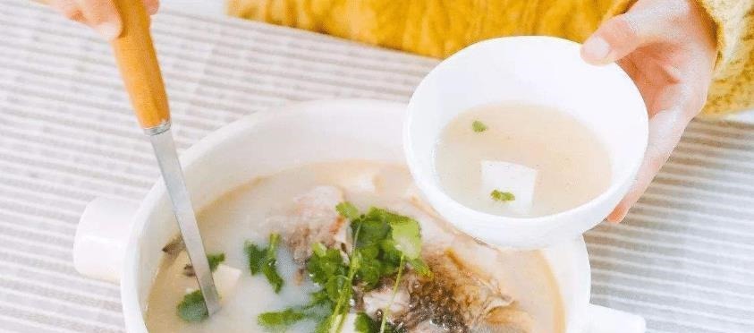 不管炖啥鱼汤,牢记别放“2料”,放错了鱼肉又柴又腥,鱼汤不鲜