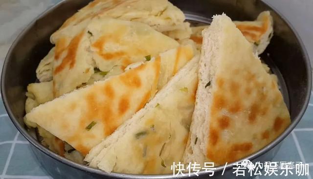 好吃|自制葱油饼的做法,锅里一烙,柔软劲道不油腻,比手抓饼好吃