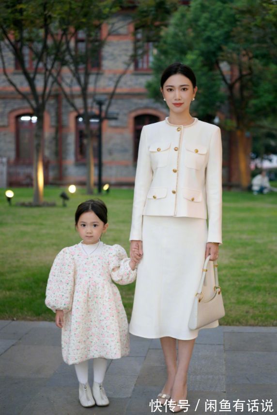 单品 被35岁博主的“母女装”圈粉,妈妈时髦女儿可爱,搭配思路可照搬