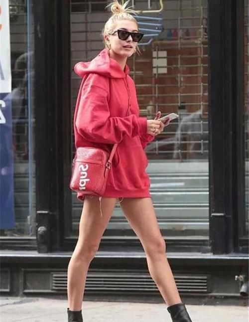 告别冬日沉闷，春季不穿红色卫衣，如何吸引男神注意力