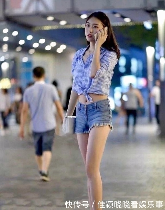 闲适感 现在的美女穿衣真大胆,不失闲适感,提升了活力感!